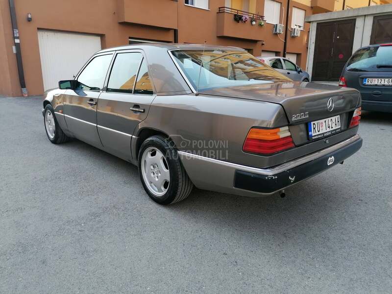 Mercedes Benz E 124 200E