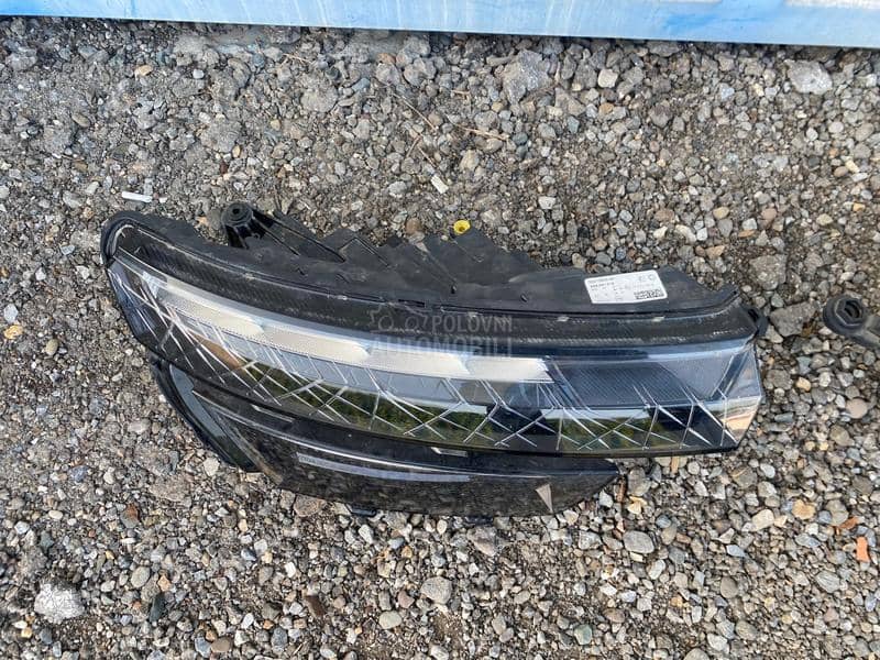 Levi Far Desni Far Farovi