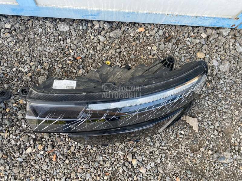 Levi Far Desni Far Farovi