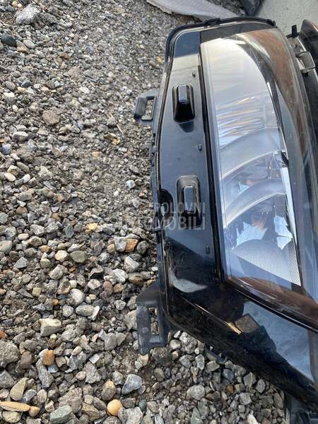 Levi Far Desni Far Farovi