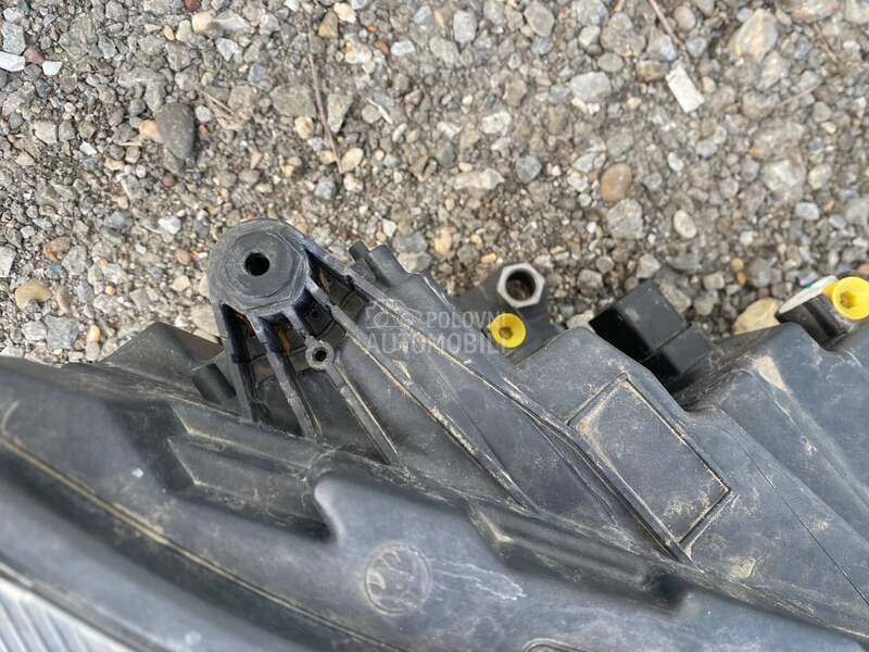 Levi Far Desni Far Farovi