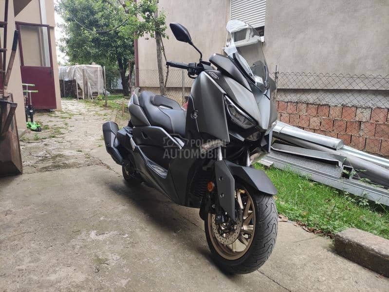 Yamaha XMAX Tech MAX