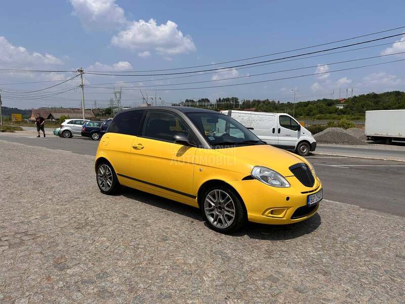 Lancia Ypsilon 1.4 16V Momo Design