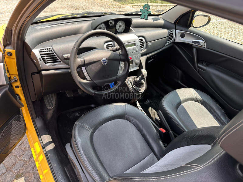 Lancia Ypsilon 1.4 16V Momo Design