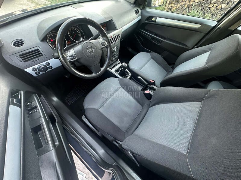 Opel Astra H 1.7 CDTi ISUZU