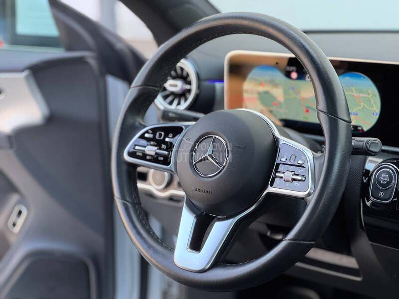 Mercedes Benz CLA 180 Pano/LED/Perla