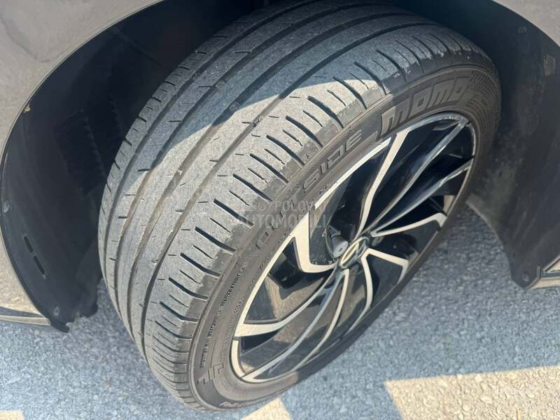 Volkswagen Golf 8 1.5 TGI a/m