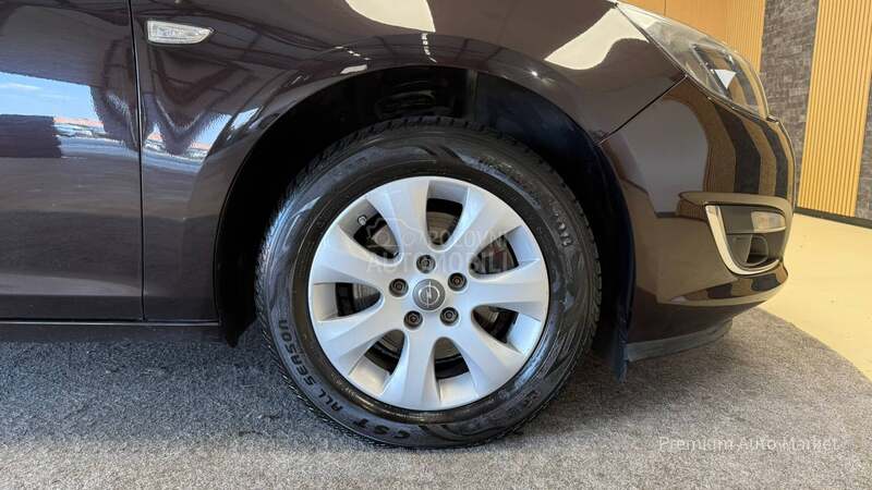 Opel Astra J //1.6 CDTI///SALON