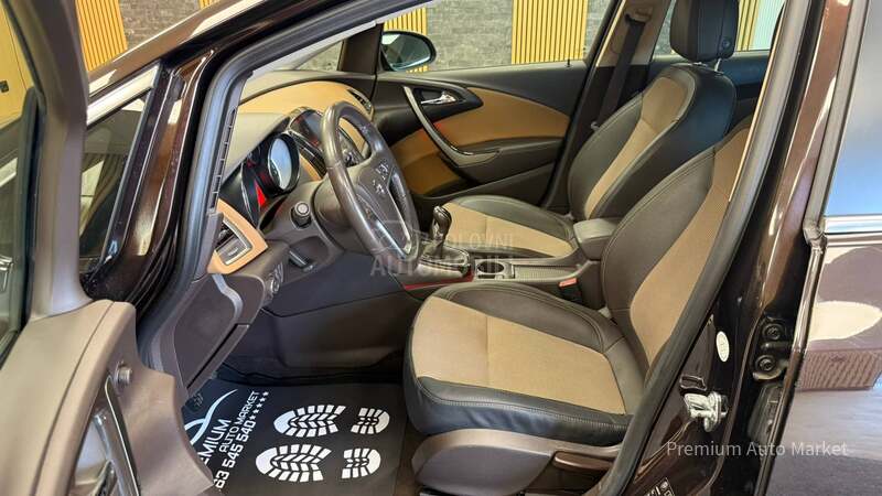 Opel Astra J //1.6 CDTI///SALON