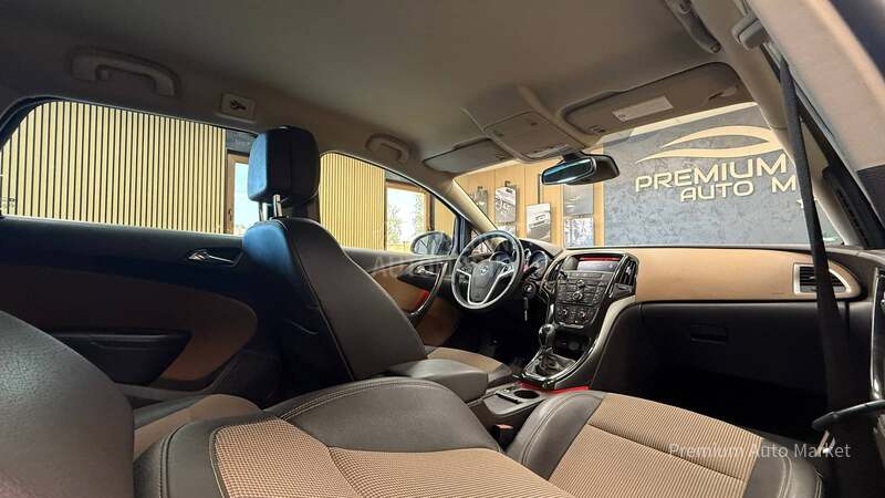 Opel Astra J //1.6 CDTI///SALON