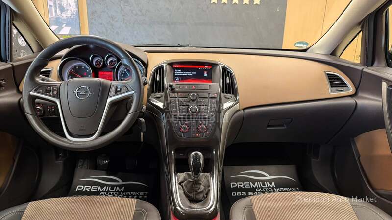 Opel Astra J //1.6 CDTI///SALON
