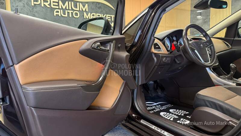 Opel Astra J //1.6 CDTI///SALON