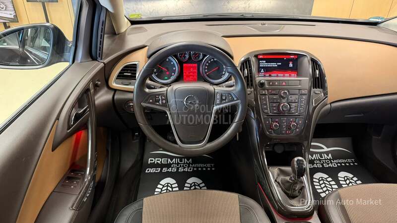 Opel Astra J //1.6 CDTI///SALON