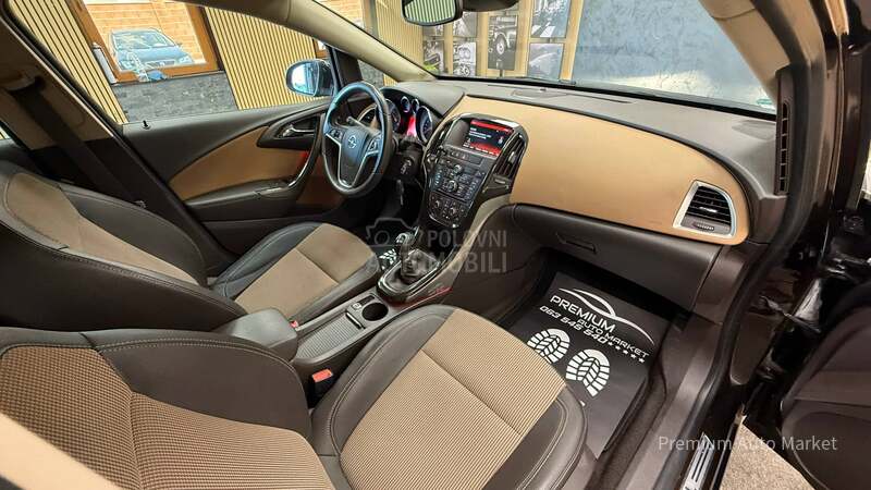 Opel Astra J //1.6 CDTI///SALON