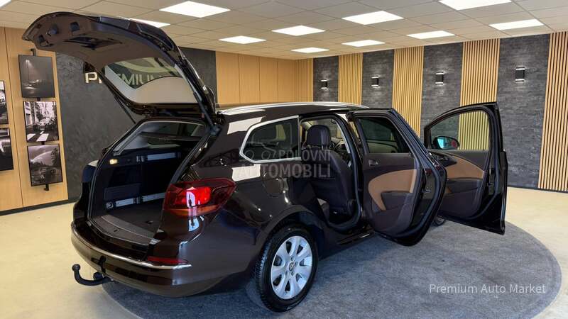 Opel Astra J //1.6 CDTI///SALON