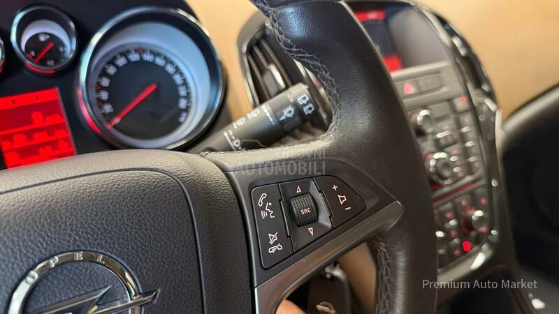 Opel Astra J //1.6 CDTI///SALON
