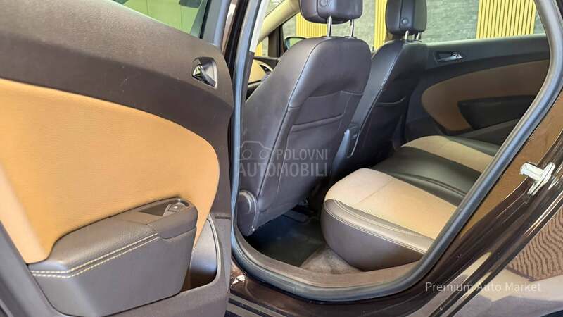 Opel Astra J //1.6 CDTI///SALON