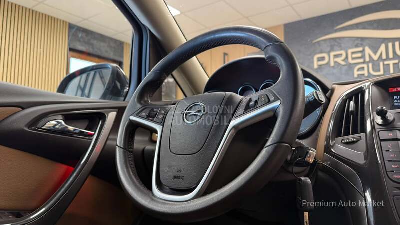 Opel Astra J //1.6 CDTI///SALON