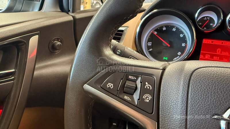Opel Astra J //1.6 CDTI///SALON