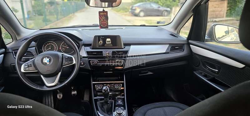 BMW 220 