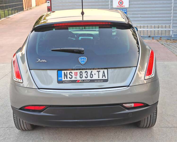 Lancia Delta 1.6D /ARGENTO