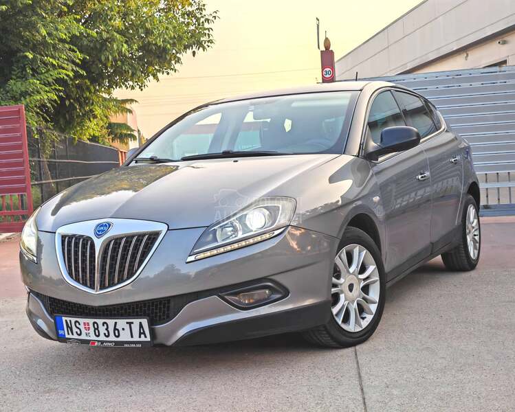 Lancia Delta 1.6D /ARGENTO