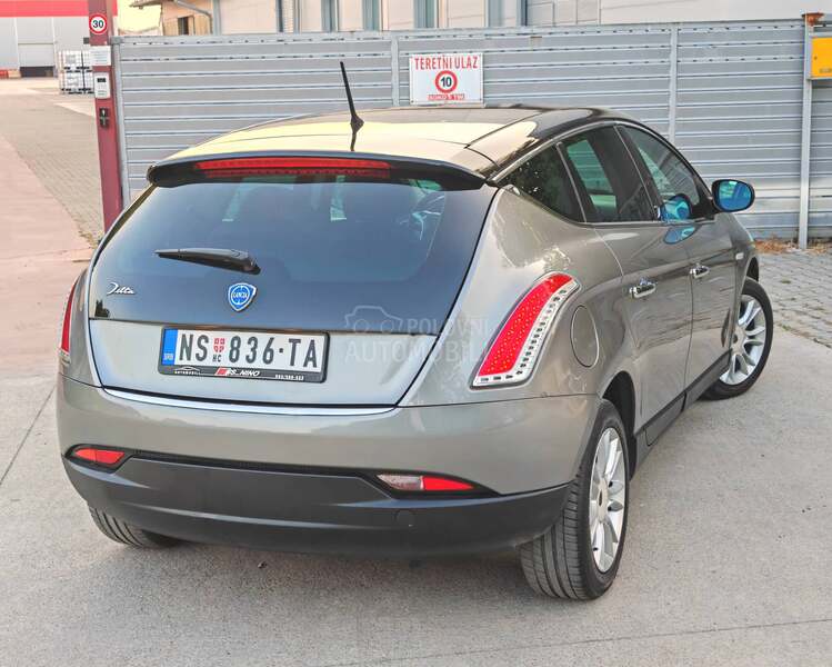 Lancia Delta 1.6D /ARGENTO