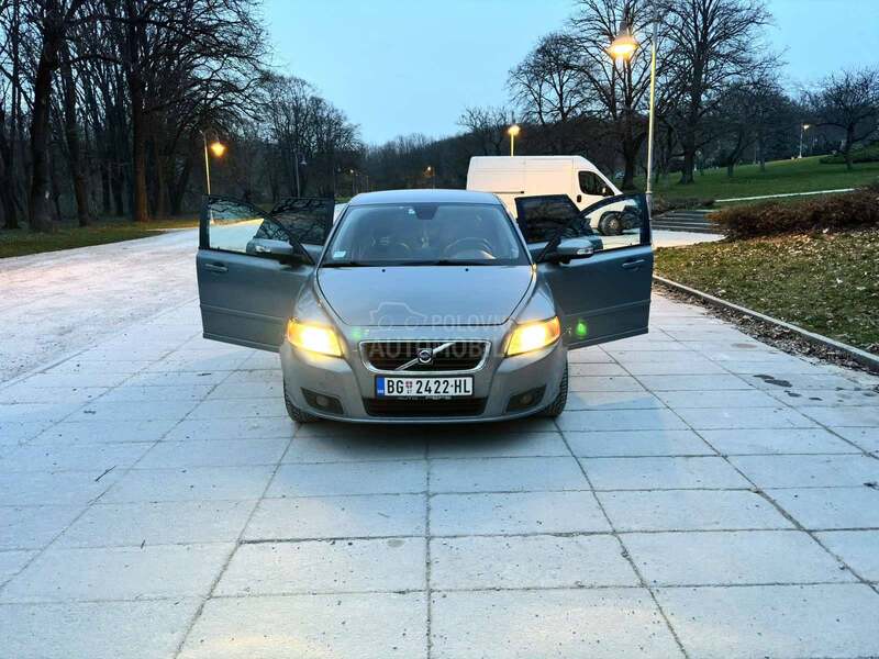Volvo V50 