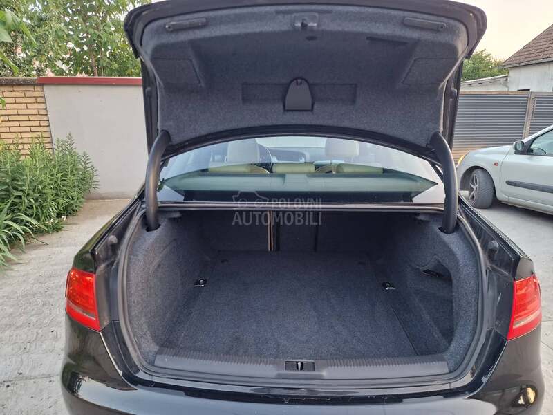 Audi A4 //TOOP OPREMAA