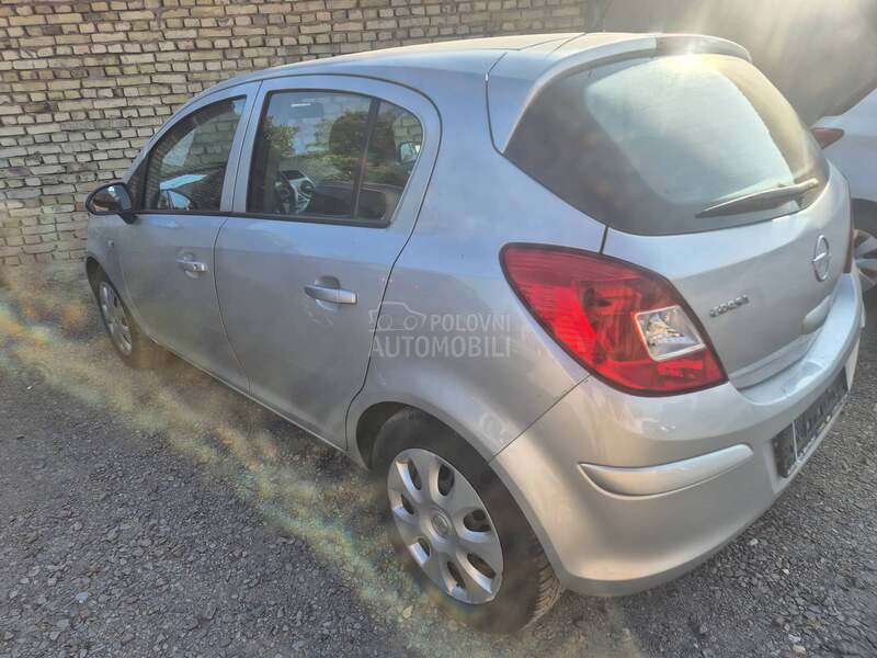 Opel Corsa D 1.2 b