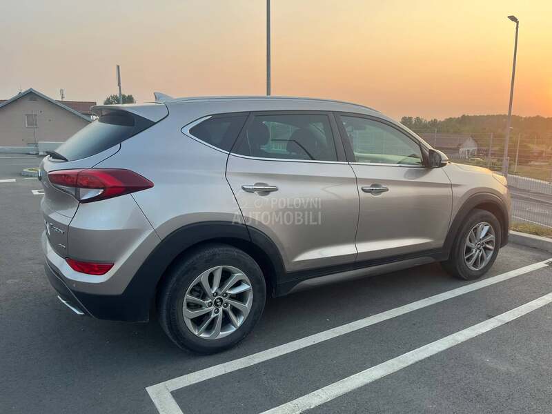 Hyundai Tucson 4x4 auto matik