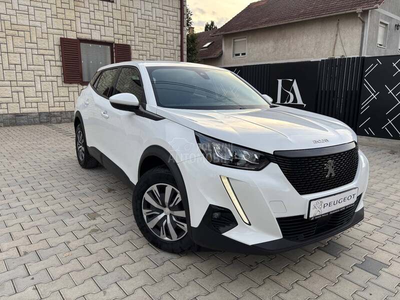 Peugeot 2008 1.2 N A V I G A C