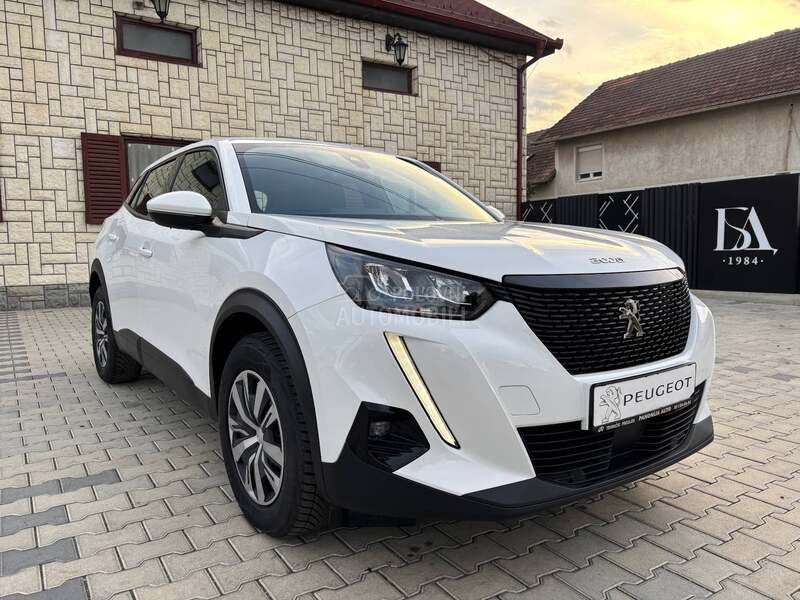 Peugeot 2008 1.2 N A V I G A C