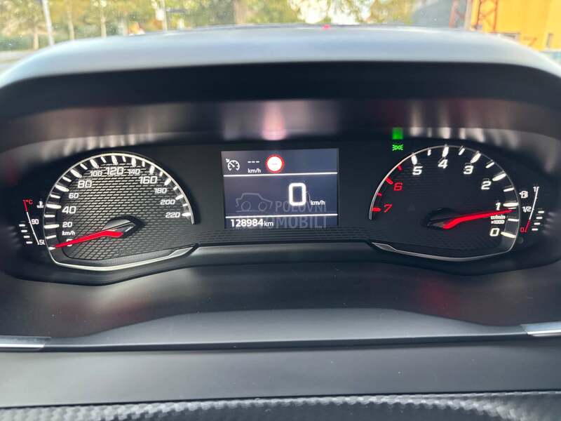 Peugeot 2008 1.2 N A V I G A C