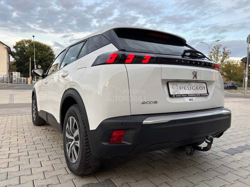 Peugeot 2008 1.2 N A V I G A C
