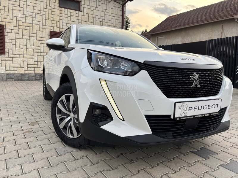 Peugeot 2008 1.2 N A V I G A C
