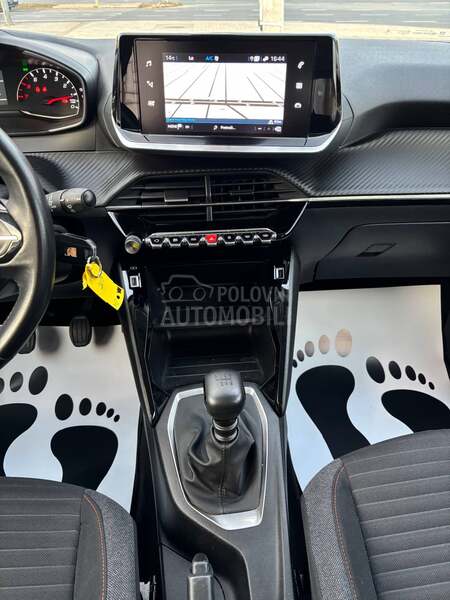 Peugeot 2008 1.2 N A V I G A C