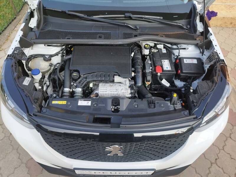 Peugeot 2008 1.2 N A V I G A C