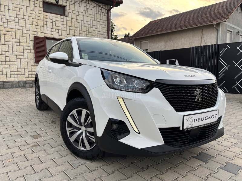 Peugeot 2008 1.2 N A V I G A C