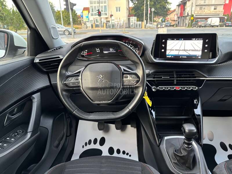 Peugeot 2008 1.2 N A V I G A C