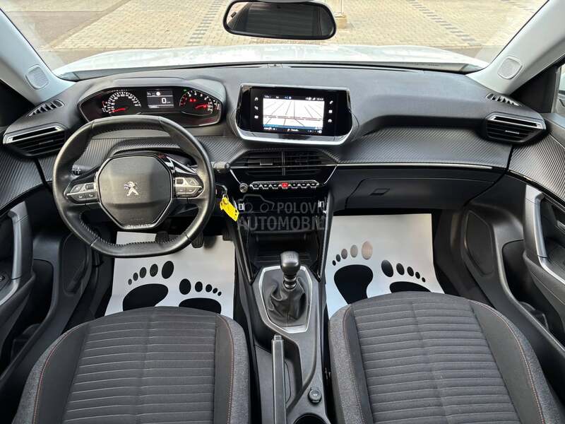 Peugeot 2008 1.2 N A V I G A C