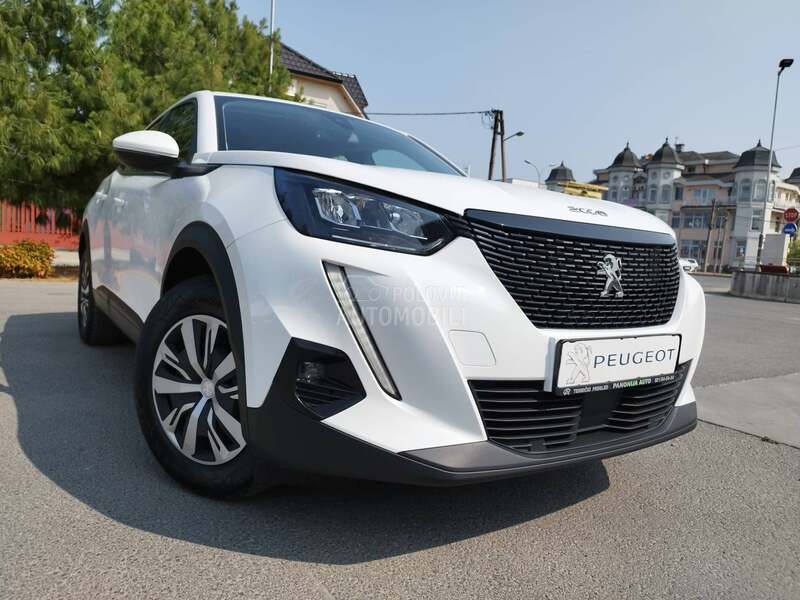 Peugeot 2008 1.2 N A V I G A C