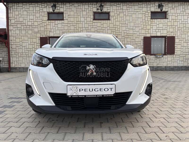 Peugeot 2008 1.2 N A V I G A C