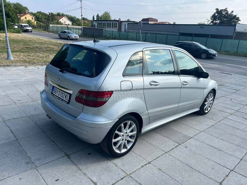 Mercedes Benz B 200 