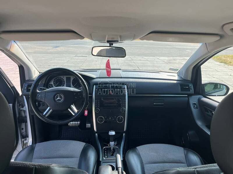 Mercedes Benz B 200 