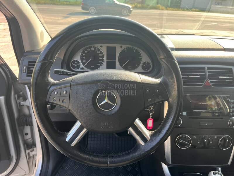 Mercedes Benz B 200 
