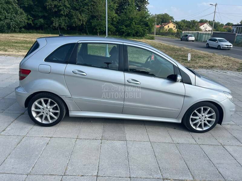 Mercedes Benz B 200 