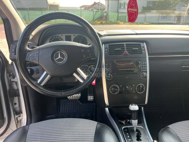 Mercedes Benz B 200 