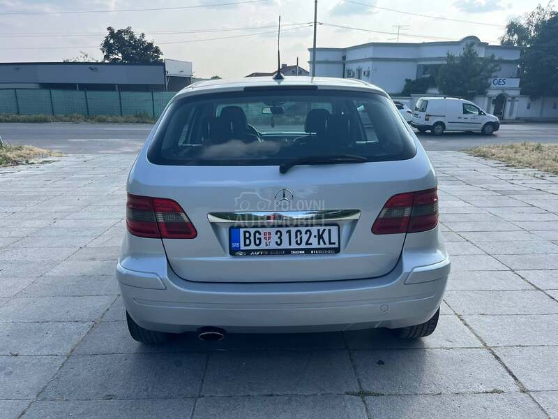 Mercedes Benz B 200 