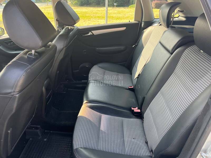 Mercedes Benz B 200 